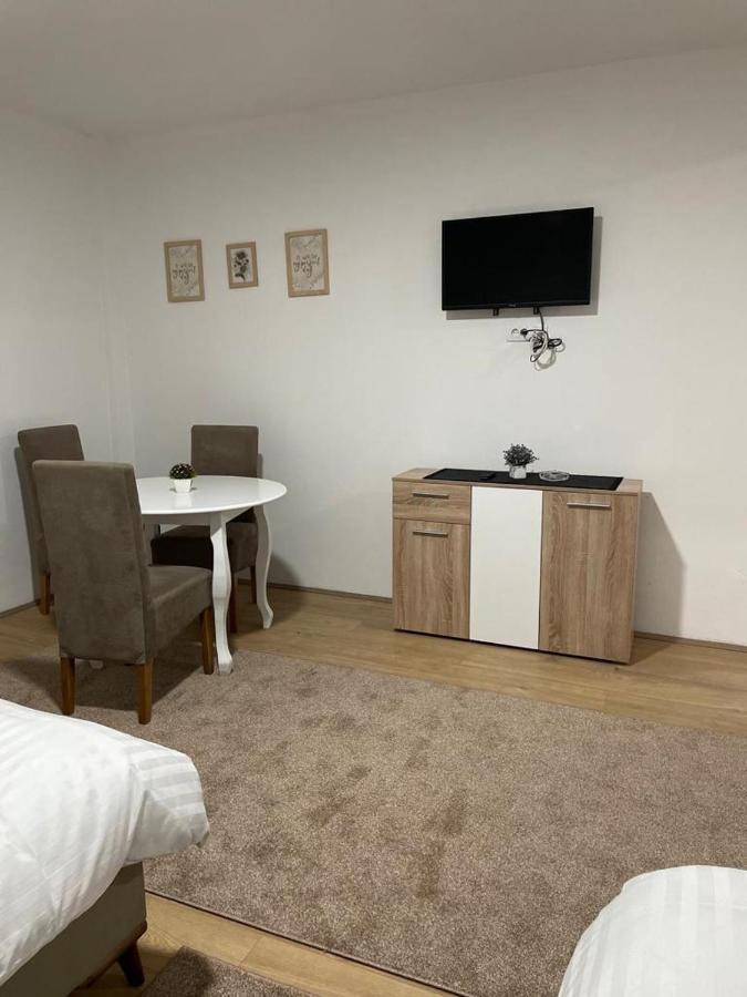 Rivera Club Bed and Breakfast Raška Buitenkant foto